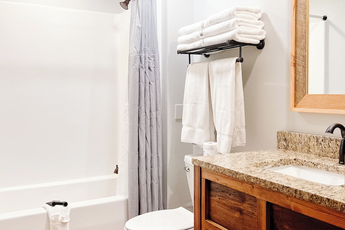 standard double room | pillow-top beds, in-room safe, desk, iron/ironing board