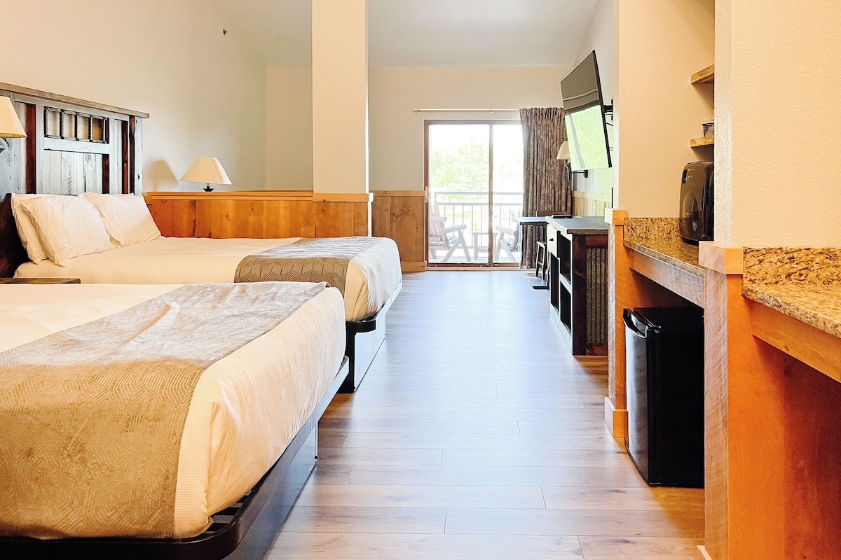 Habitación doble estándar | Camas con pillow-top, caja de seguridad en la habitación y escritorio