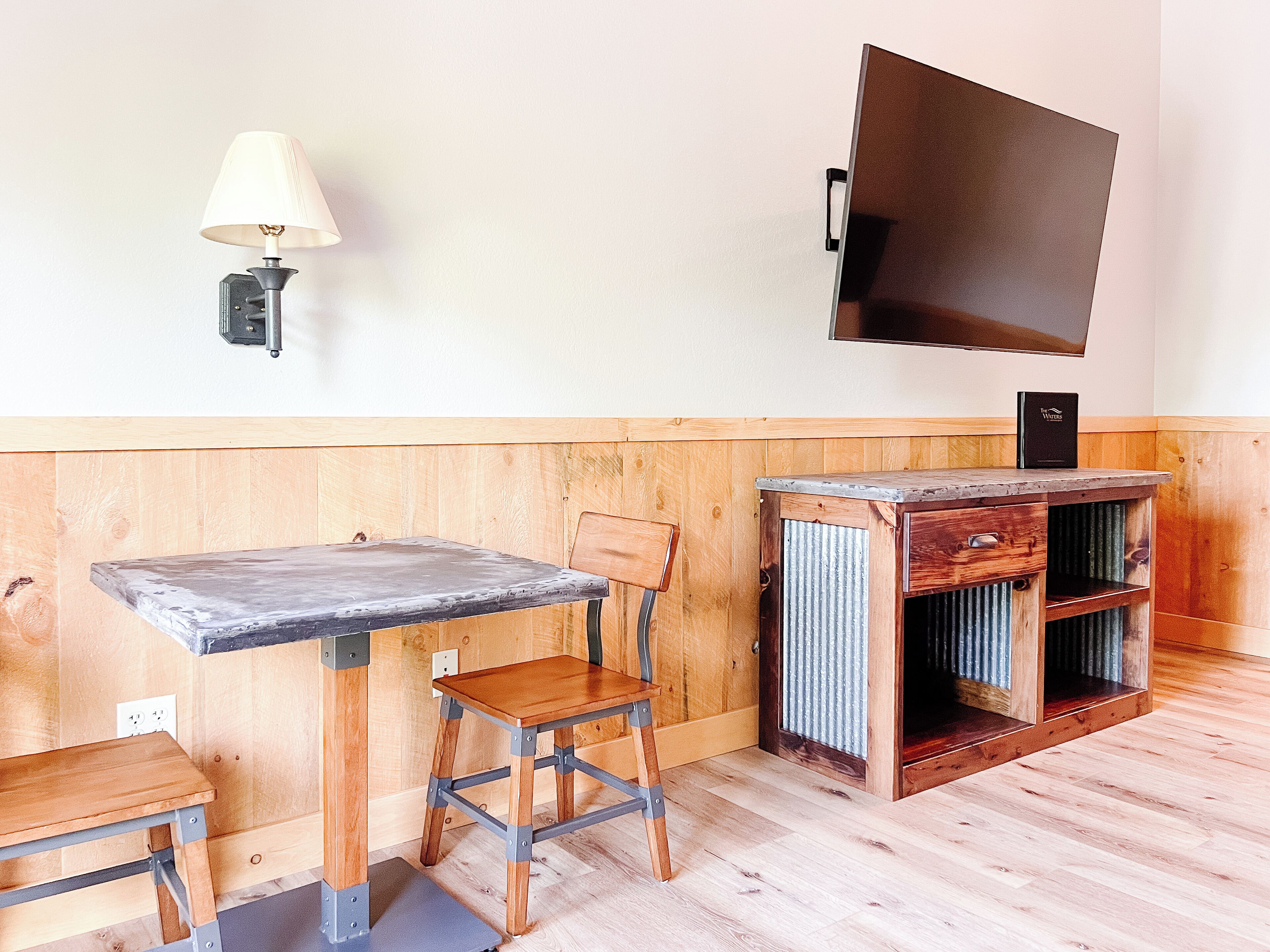 standard double room | pillow-top beds, in-room safe, desk, iron/ironing board