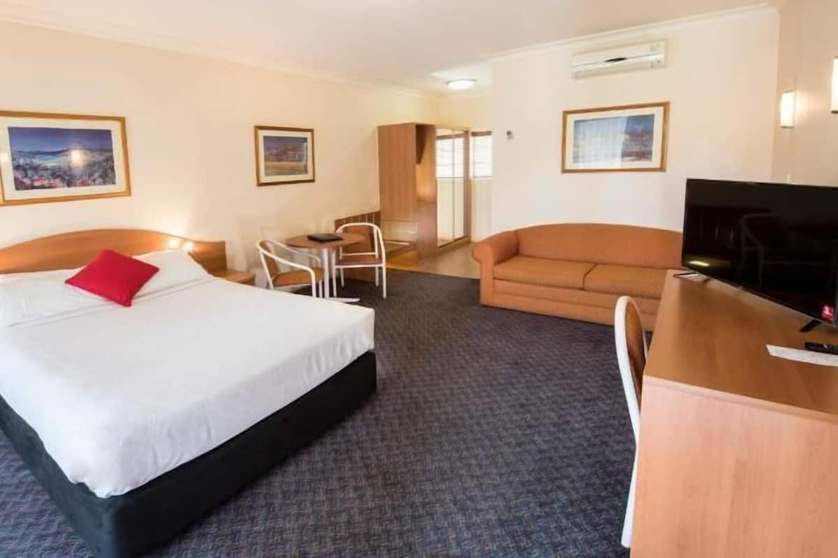 In-room safe, desk, laptop workspace, iron/ironing board