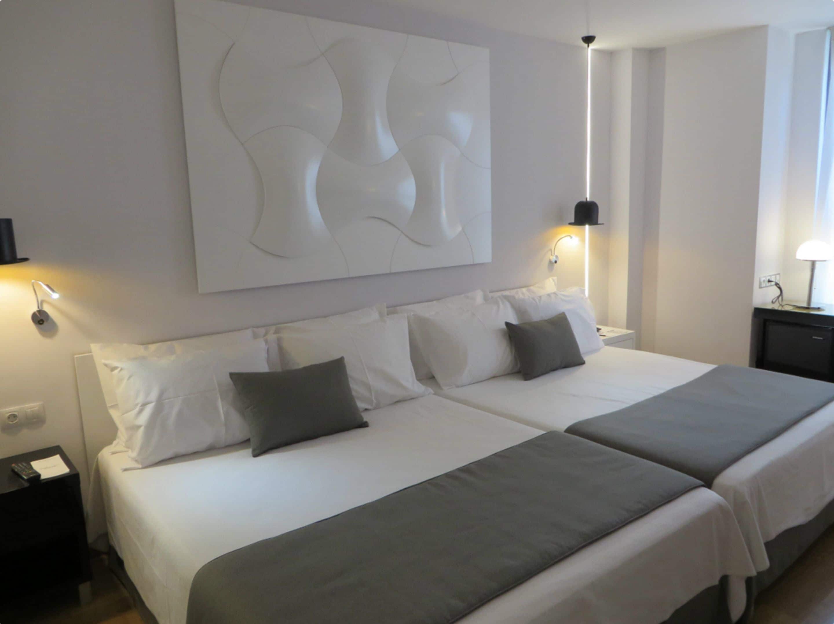 triple room | minibar, in-room safe, desk, blackout curtains