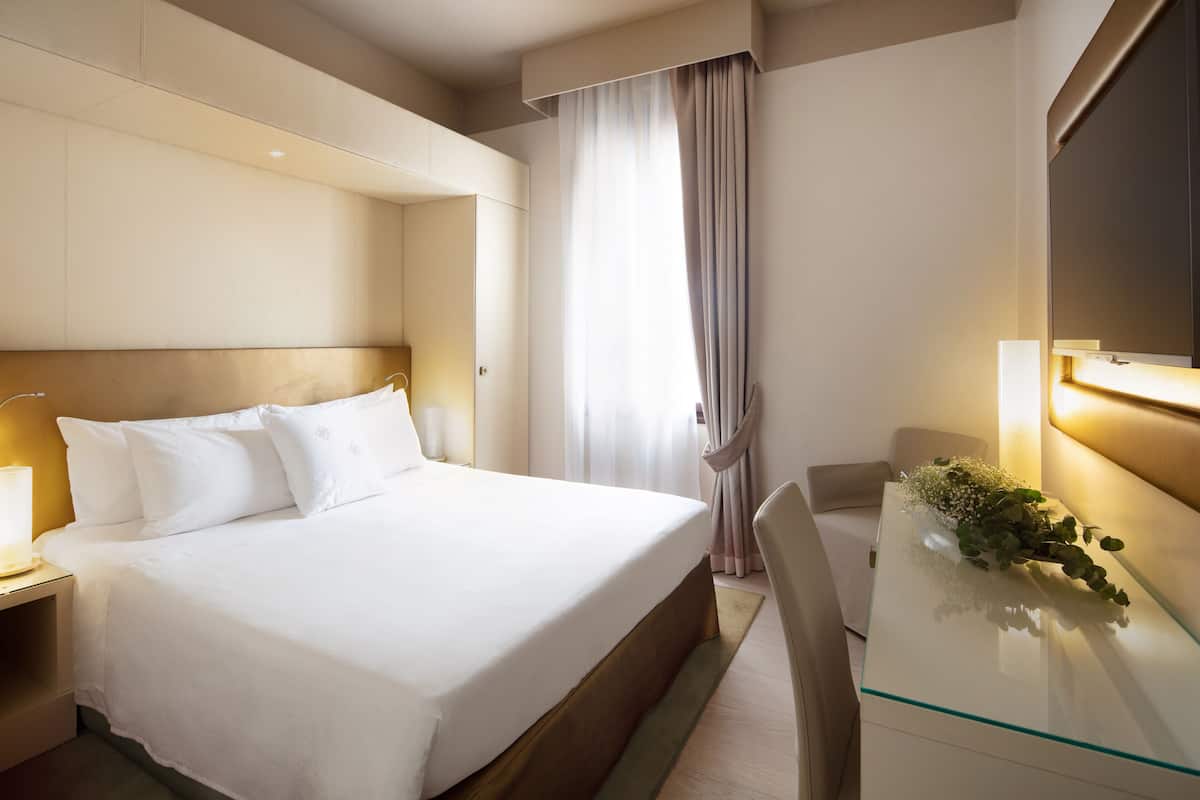 Design Room | 1 bedroom, down comforters, minibar, in-room safe