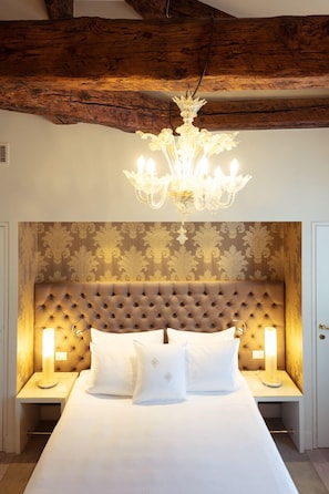 Premium Room, 1 Queen Bed, Terrace, City View | Down duvets, minibar, in-room safe, desk