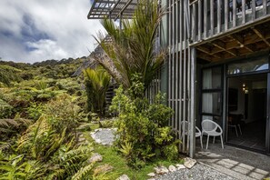 Suite estudio Deluxe, terraza, vistas al jardín (Eco) | 1 dormitorio, escritorio, espacio para trabajar con un portátil