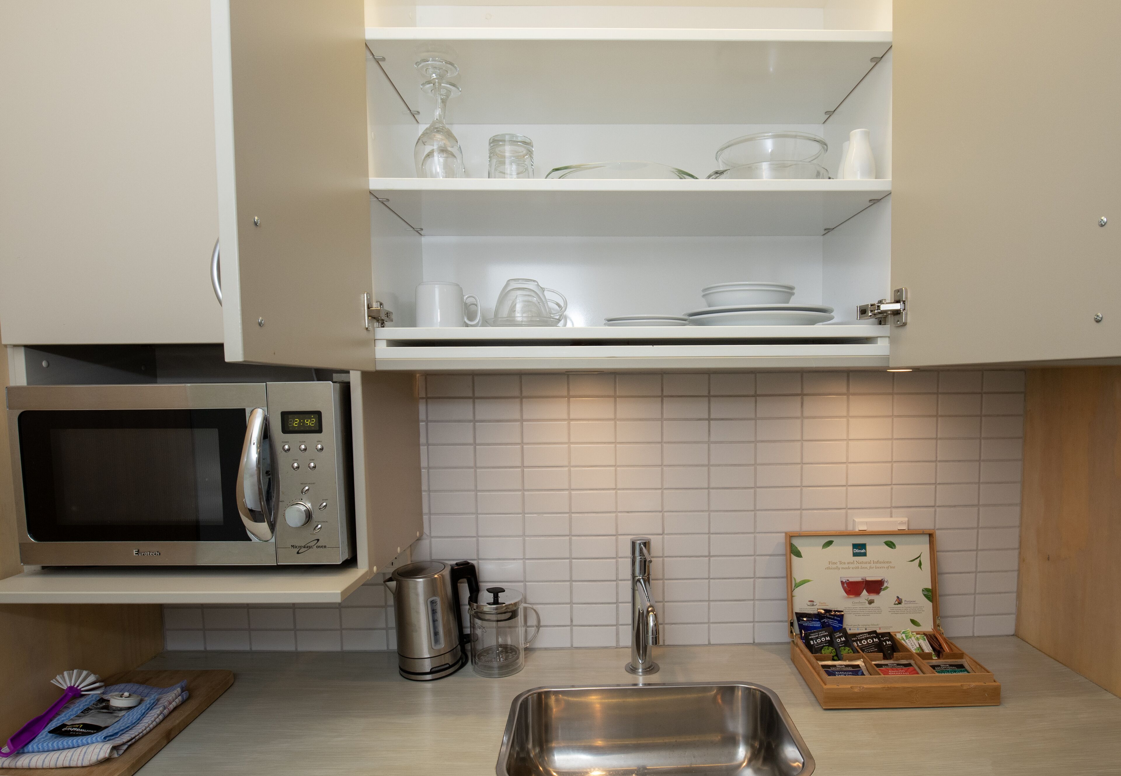 fridge, coffee/tea maker, electric kettle