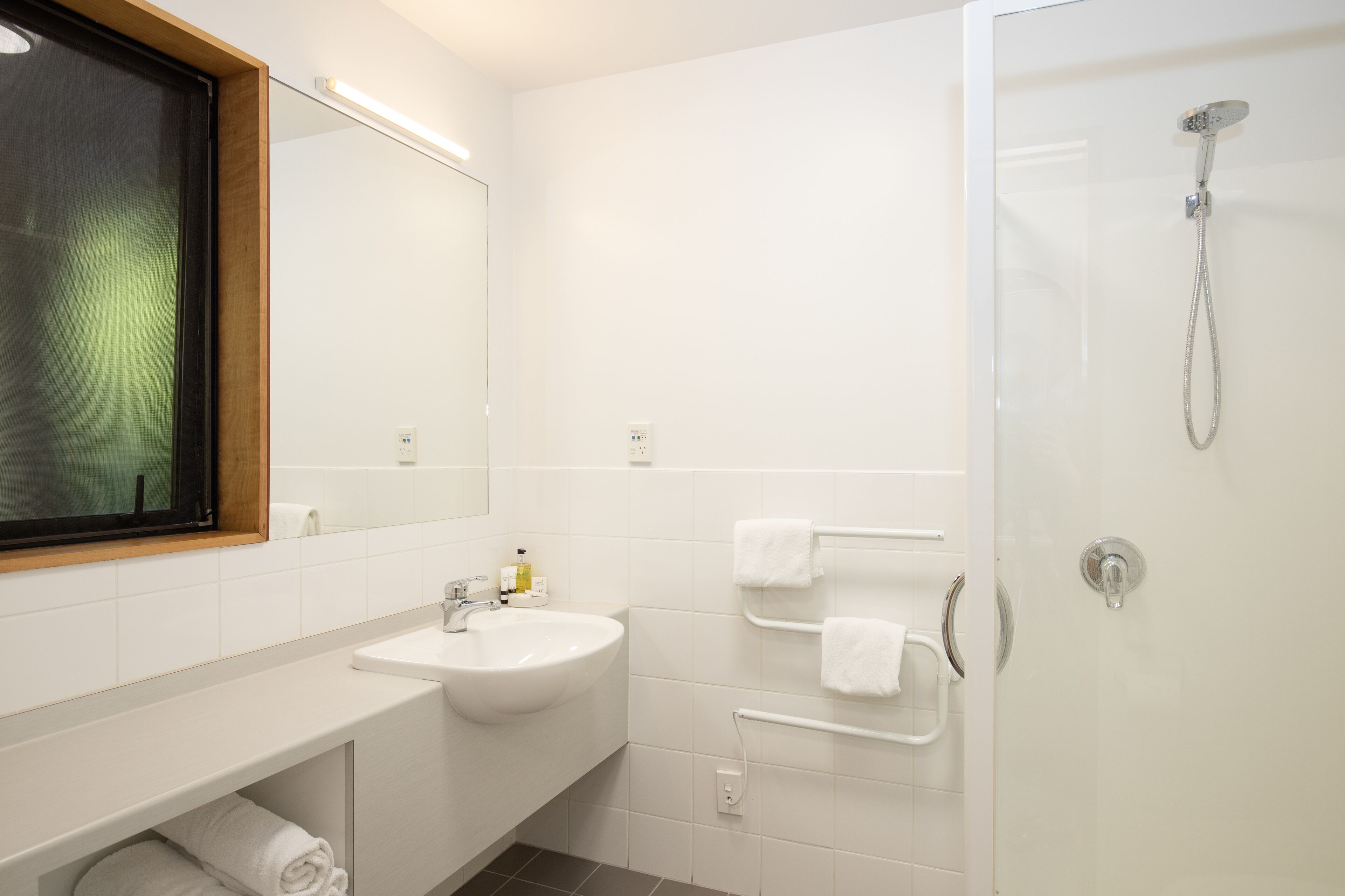 rainforest room - balcony | bathroom | shower, free toiletries, hair dryer, towels