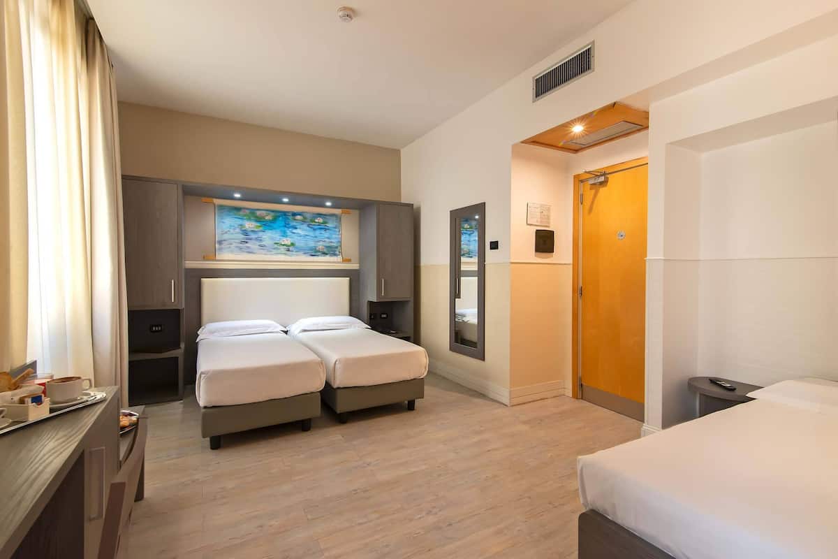 Superior Triple Room | Hypo-allergenic bedding, in-room safe, blackout drapes, soundproofing