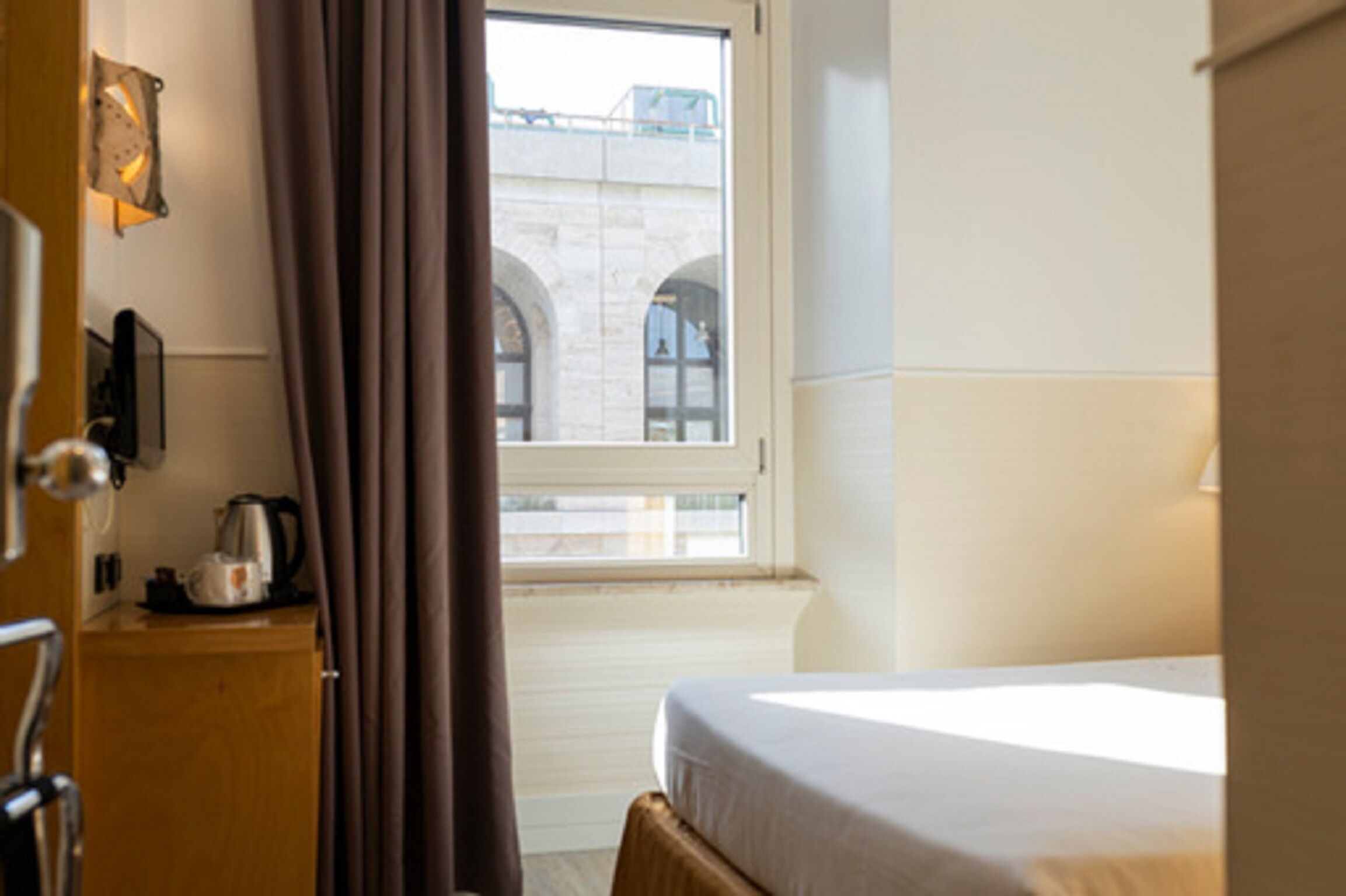 Hypo-allergenic bedding, in-room safe, blackout drapes, soundproofing