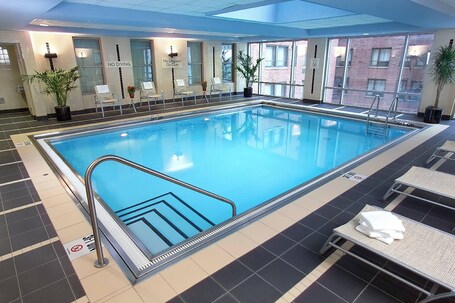 Courtyard by Marriott Chicago Magnificent Mile - Image 32