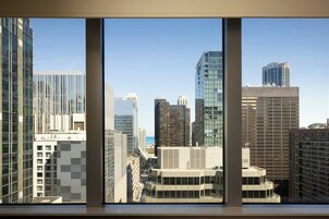 Premium bedding, in-room safe, desk, blackout drapes