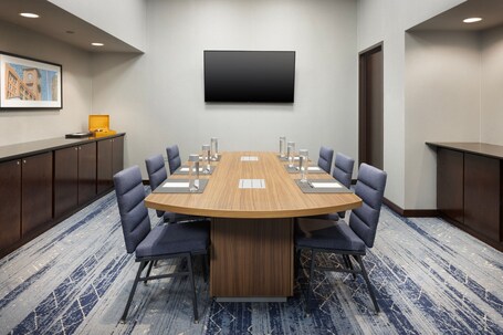 Courtyard by Marriott Chicago Magnificent Mile - Image 28