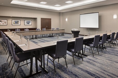 Courtyard by Marriott Chicago Magnificent Mile - Image 55