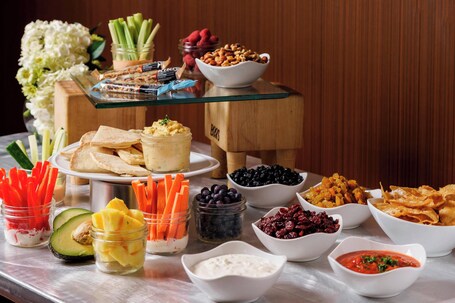 Courtyard by Marriott Chicago Magnificent Mile - Image 21