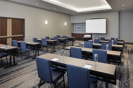 Courtyard by Marriott Chicago Magnificent Mile - Image 60