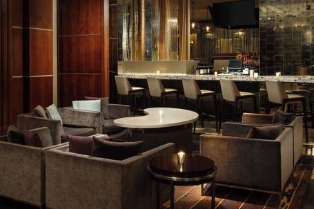 Courtyard by Marriott Chicago Magnificent Mile - Image 8