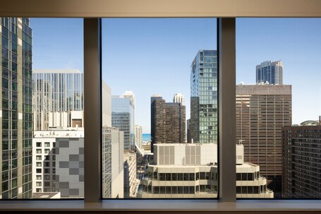Courtyard by Marriott Chicago Magnificent Mile - Image 3