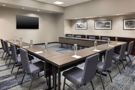 Courtyard by Marriott Chicago Magnificent Mile - Image 59