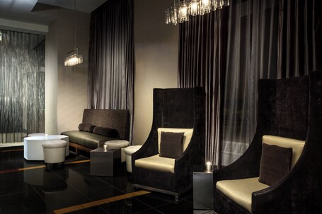 Courtyard by Marriott Chicago Magnificent Mile - Image 31