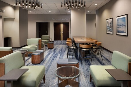 Courtyard by Marriott Chicago Magnificent Mile - Image 45