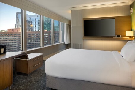Courtyard by Marriott Chicago Magnificent Mile - Image 17
