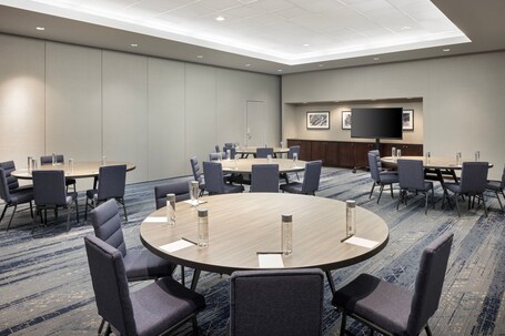Courtyard by Marriott Chicago Magnificent Mile - Image 54
