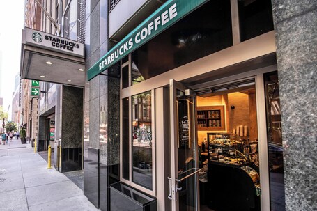 Courtyard by Marriott Chicago Magnificent Mile - Image 15