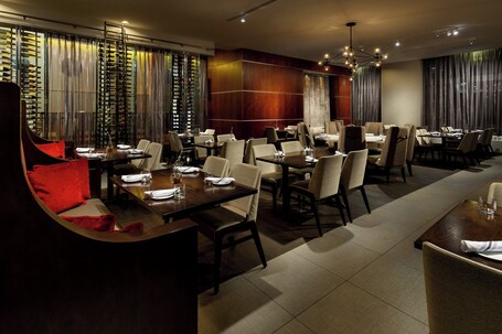Courtyard by Marriott Chicago Magnificent Mile - Image 77