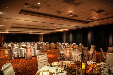 Courtyard by Marriott Chicago Magnificent Mile - Image 74