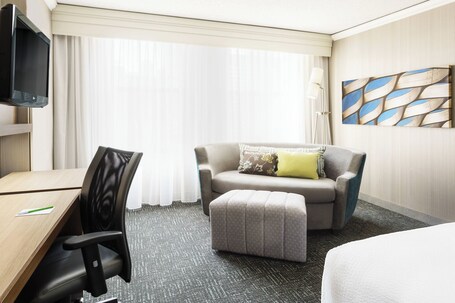 Courtyard by Marriott Chicago Magnificent Mile - Image 9