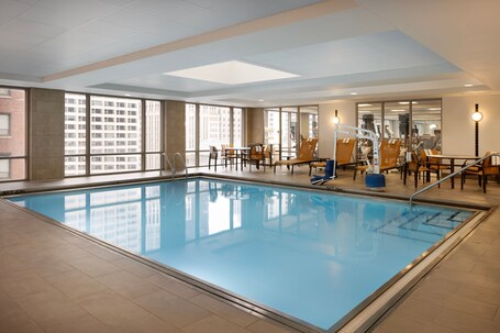 Courtyard by Marriott Chicago Magnificent Mile - Image 18