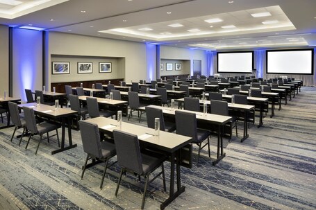 Courtyard by Marriott Chicago Magnificent Mile - Image 61