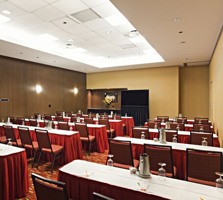 Courtyard by Marriott Chicago Magnificent Mile - Image 57