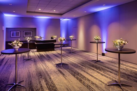 Courtyard by Marriott Chicago Magnificent Mile - Image 64