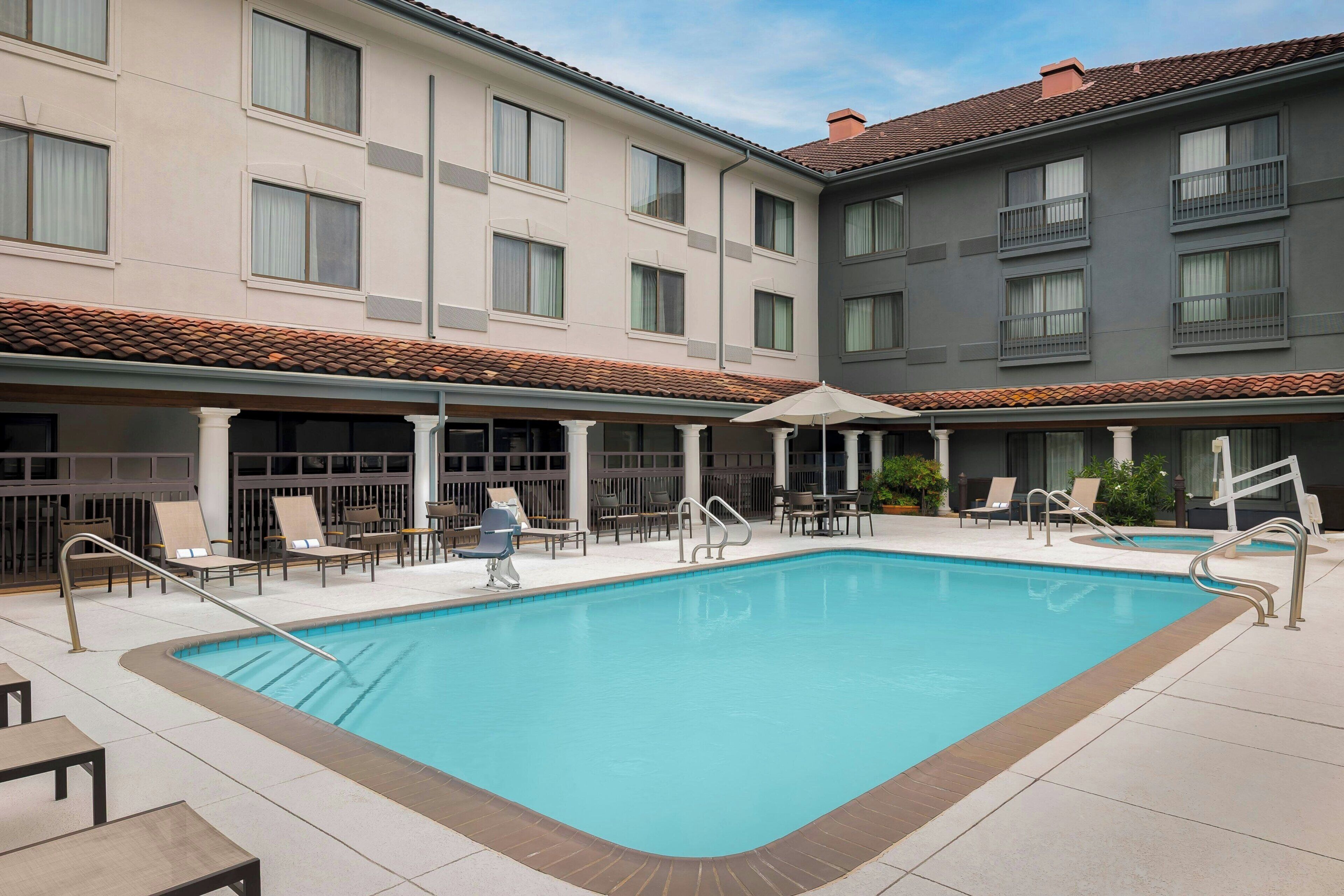 Photo - Courtyard by Marriott Houston Rice University
