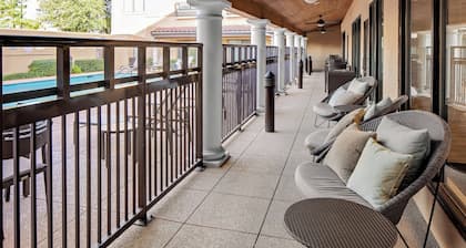 Courtyard by Marriott Houston Rice University