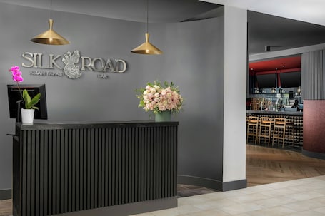 Café da manhã e jantar. Courtyard by Marriott Houston Rice University