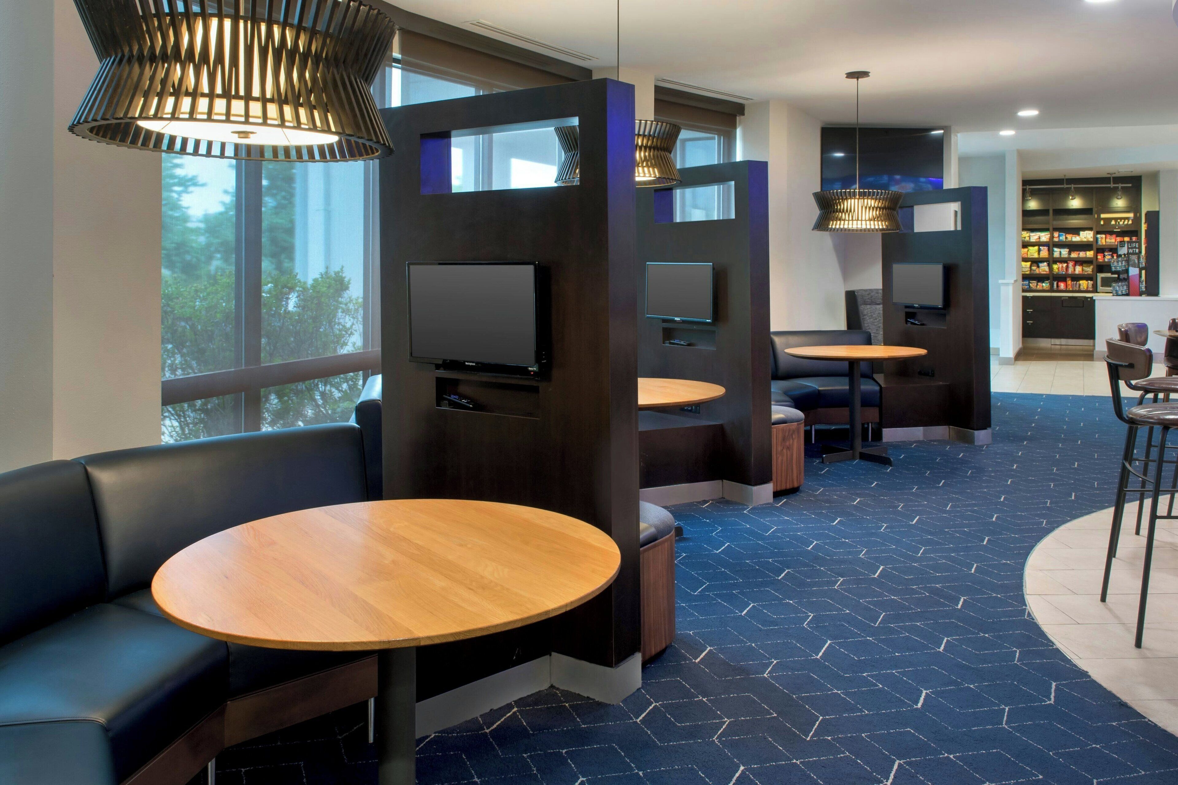 breakfast and dinner served, american cuisine