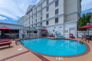 Outdoor pool, open 10 AM to 10 PM, sun loungers - Hampton Inn Lawrenceville Duluth (Lawrenceville)