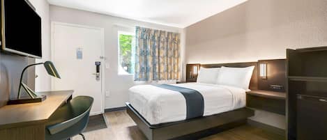 Premium Room, 1 Double Bed, Accessible, Non Smoking | Free WiFi, bed sheets