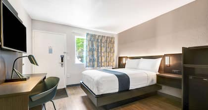 Motel 6 Issaquah, WA - Seattle - East