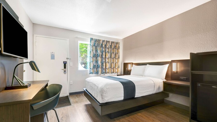 Motel 6 Issaquah, WA - Seattle - East