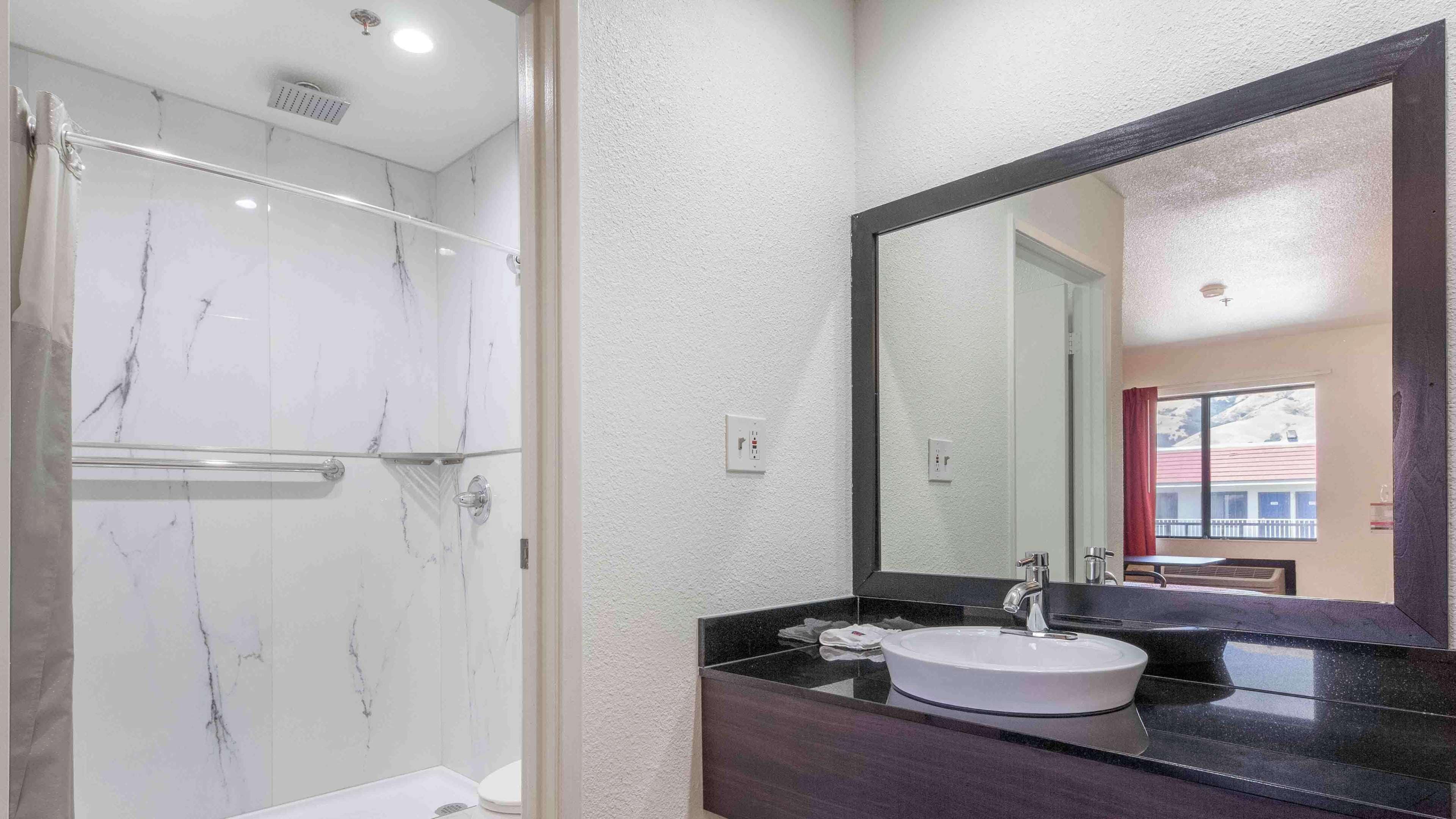 Douche, serviettes fournies
