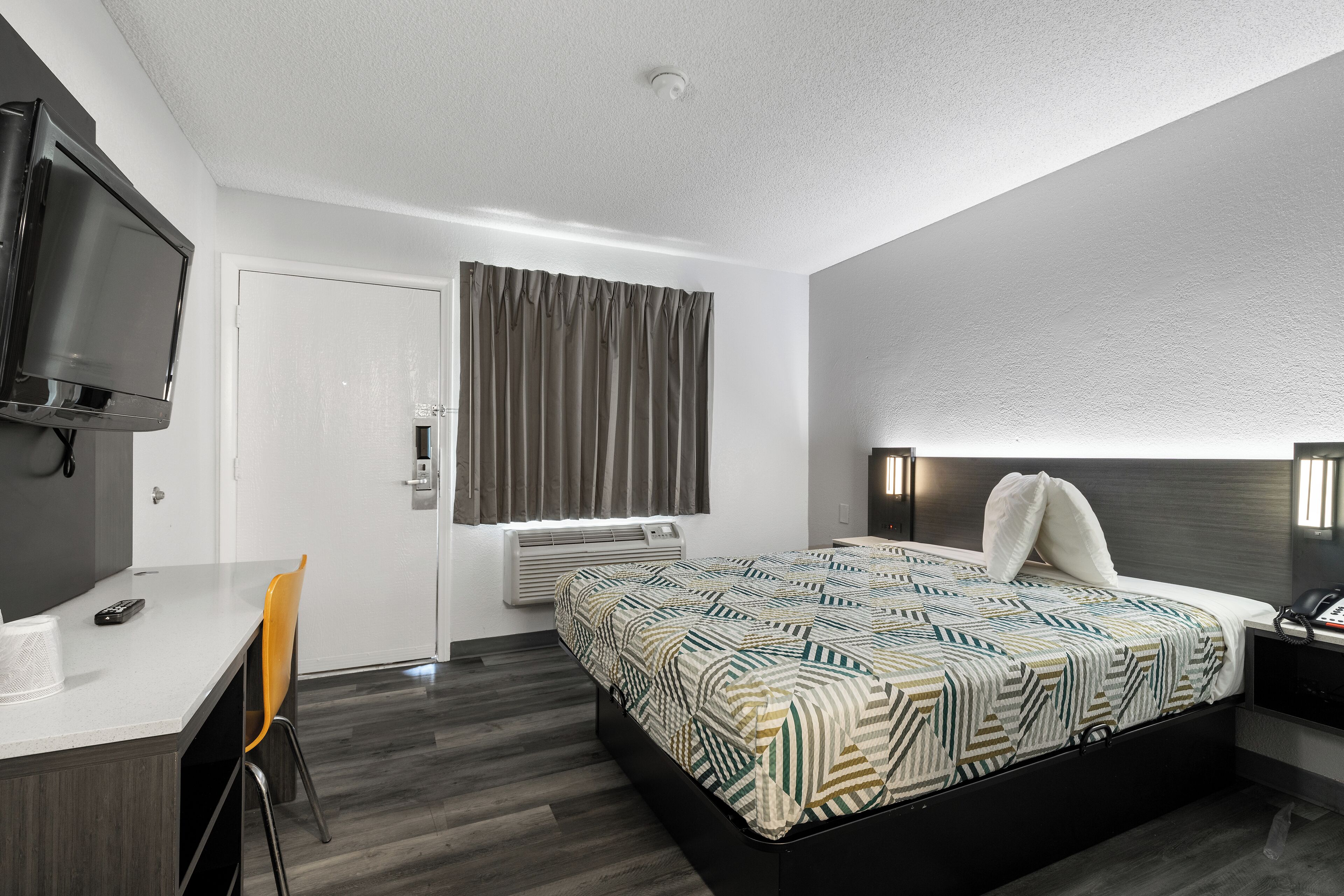 Photo - Motel 6-San Diego, CA - North