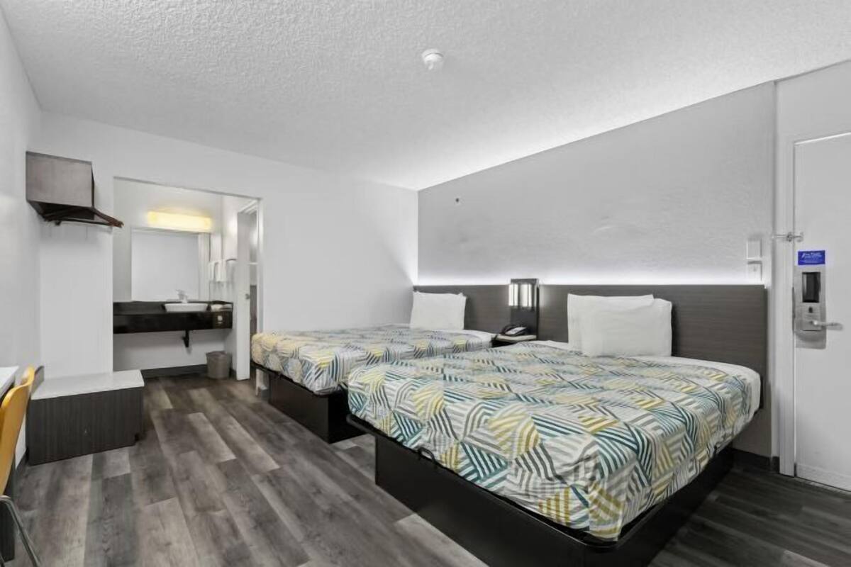 WiFi (free), bed sheets