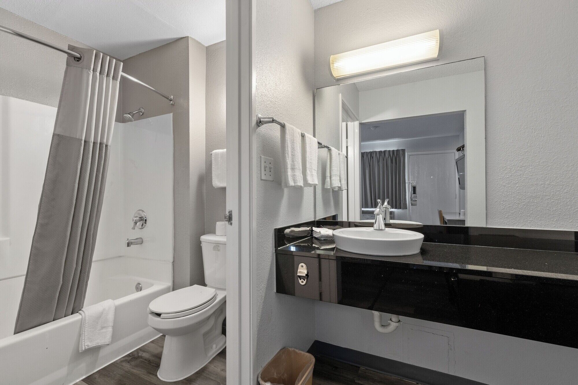 Photo - Motel 6-San Diego, CA - North