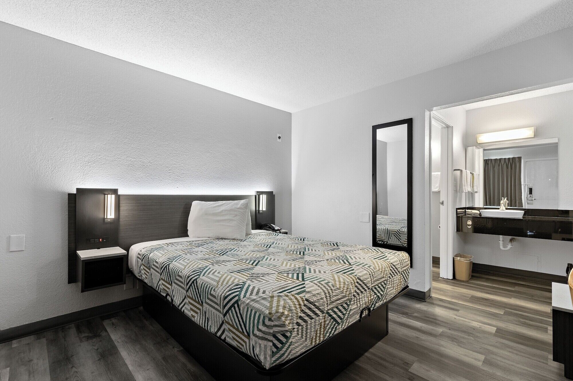 Photo - Motel 6-San Diego, CA - North