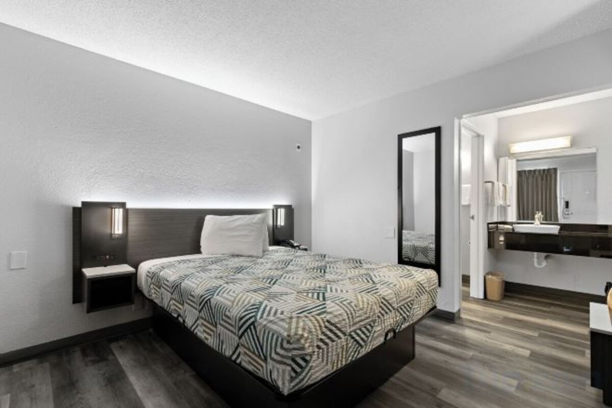 Queen Room With Mini Fridge