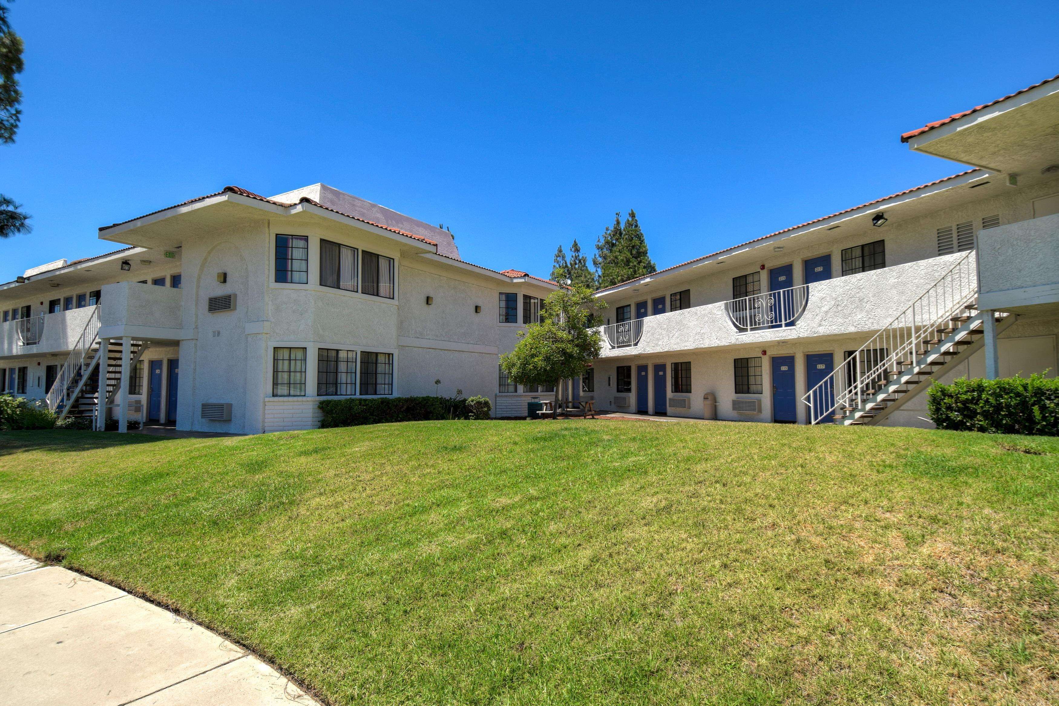 المنشأة من الخارج