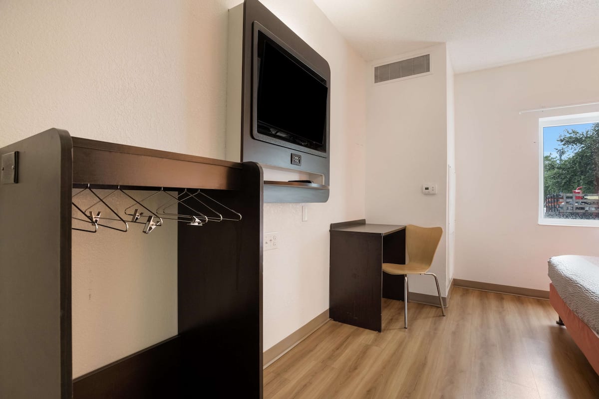 Free WiFi, bed sheets, alarm clocks