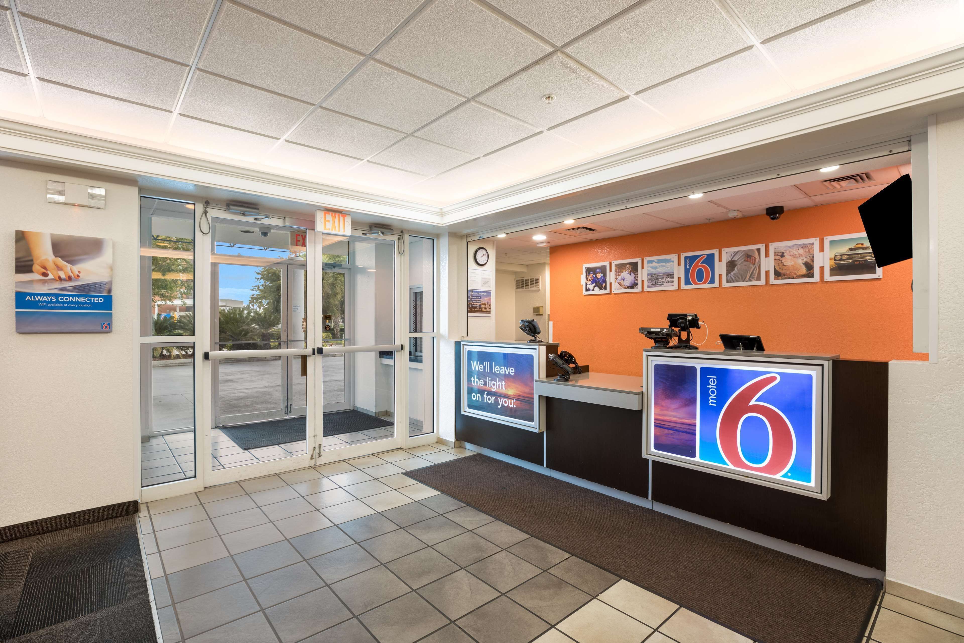 Photo - Motel 6-Orlando, FL - International Dr